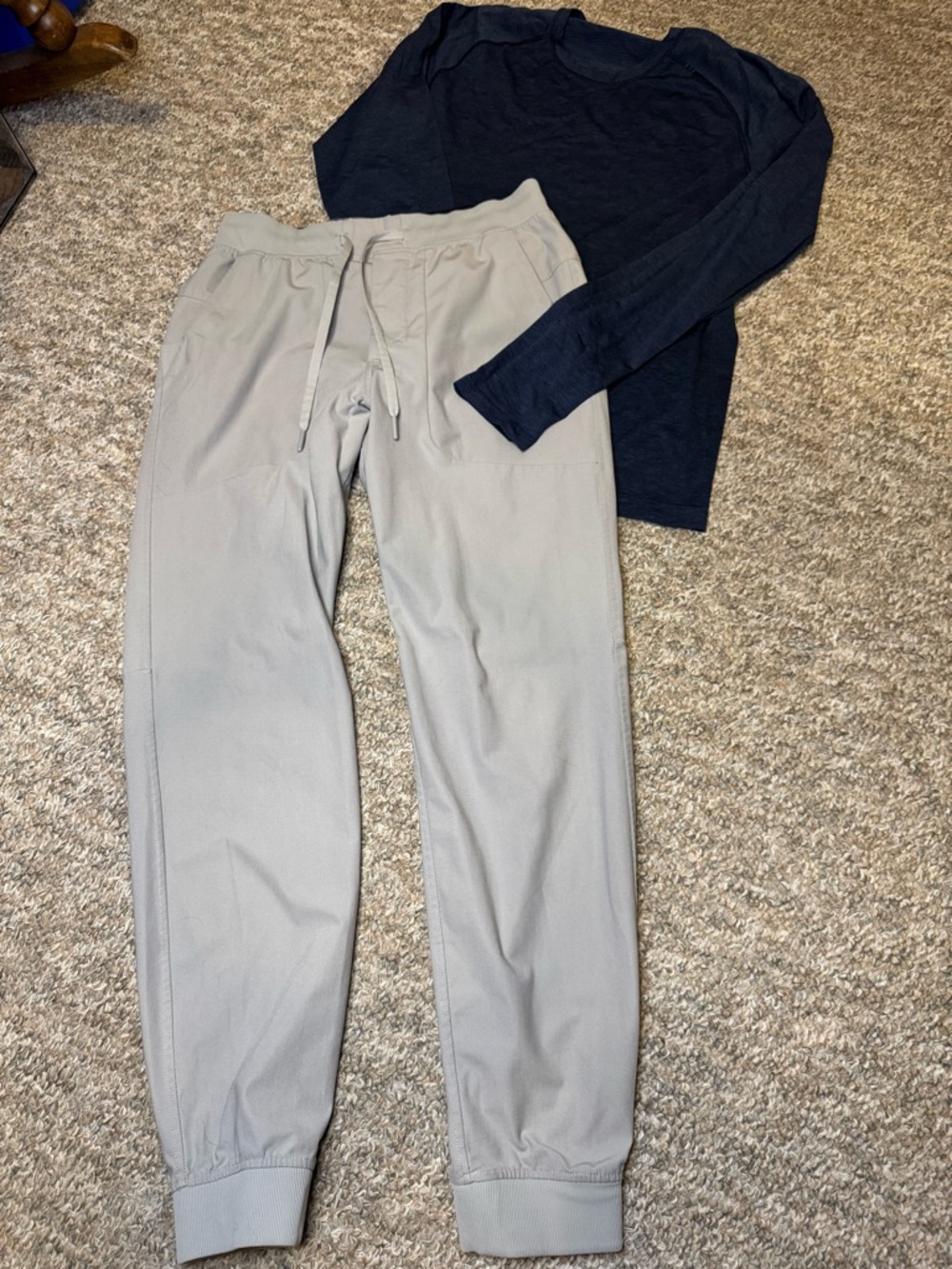 Lululemon Men's Bundle: Metal Vent Tech long sleeve + Joggers